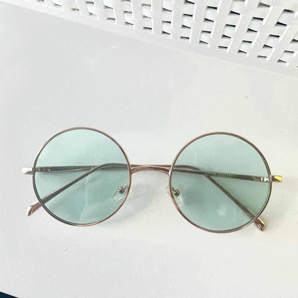 Round sunglasses